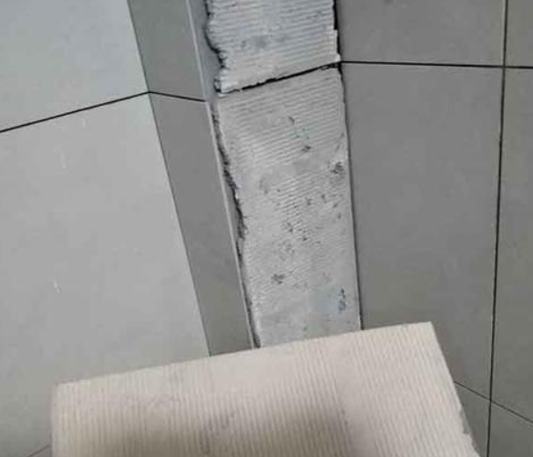 巢湖瓷砖空鼓维修公司分享下厨房瓷砖脱落的补救措施。